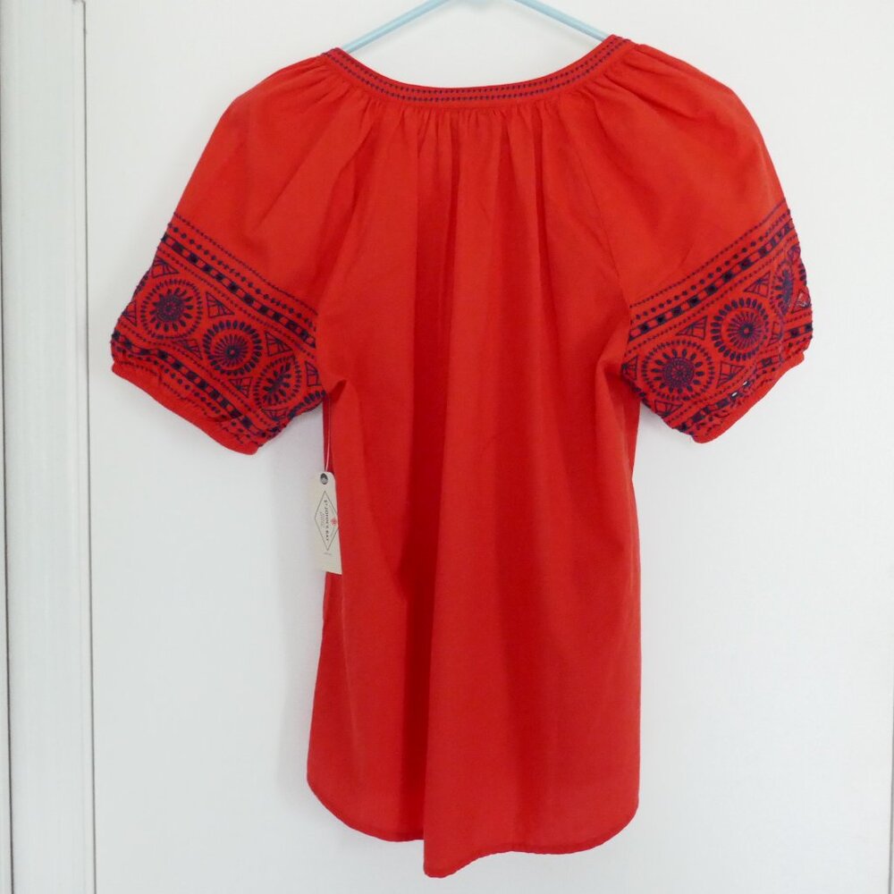 NWT St John's Bay red v-neck relaxed fit blouse embroidered puff sleeves size M - Picture 2 of 4